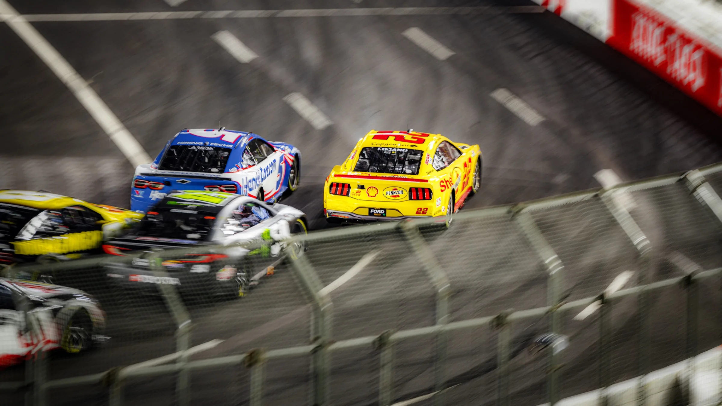 NASCAR pack racing